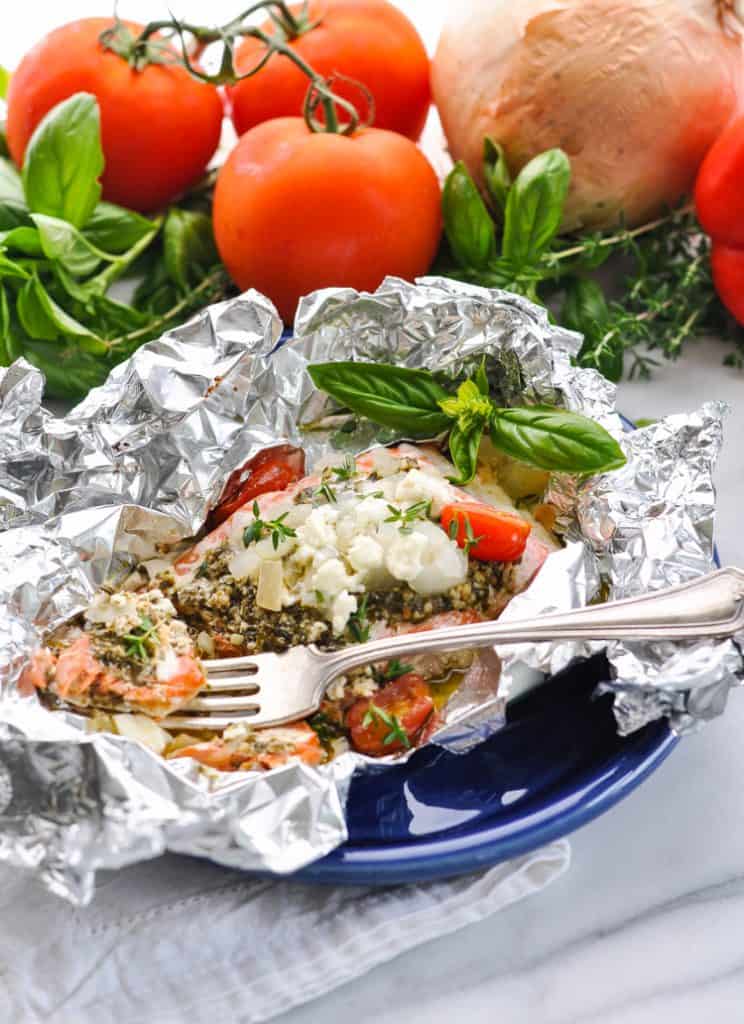 Mediterranean Salmon Foil Packets | The Seasoned Mom