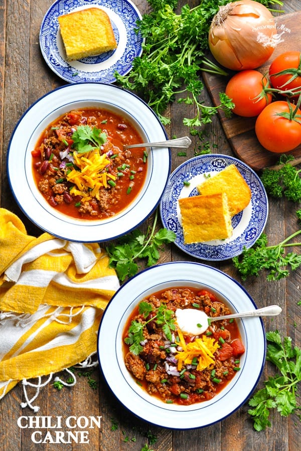 Overhead image of chili con carne with text overlay