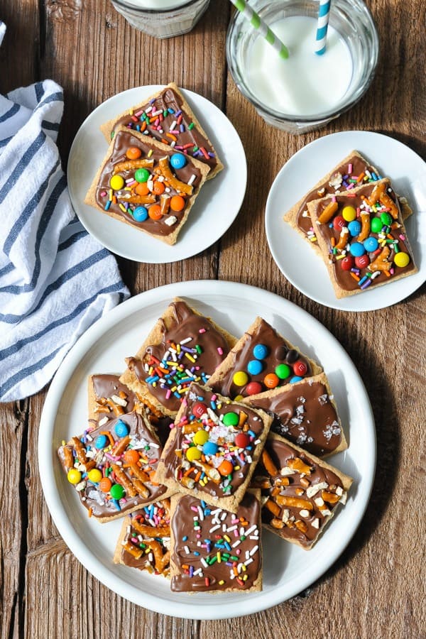 Chocolate-Covered Graham Crackers | The Seasoned Mom