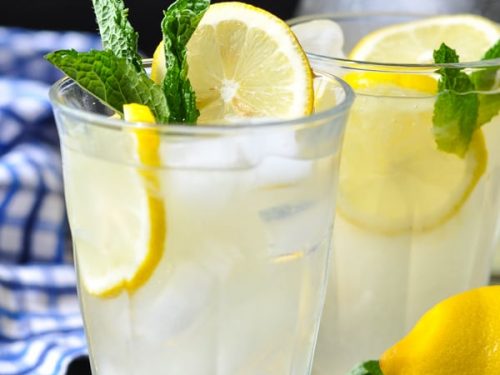 Homemade Lemonade - Countryside Cravings