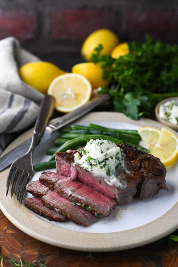 https://www.theseasonedmom.com/wp-content/uploads/2021/01/How-to-Cook-Filet-Mignon-in-a-Cast-Iron-Skillet-5.jpg