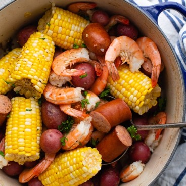 Frogmore Stew {Lowcountry Boil} - The Seasoned Mom