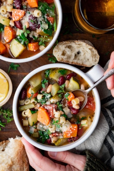 Easy Minestrone Soup {Better than Olive Garden!} - The Seasoned Mom