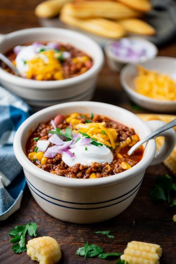 Beef Chili Recipe {Classic and Easy!} - The Seasoned Mom