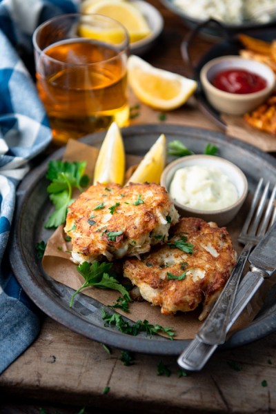 How to Make Crab Cakes - The Seasoned Mom