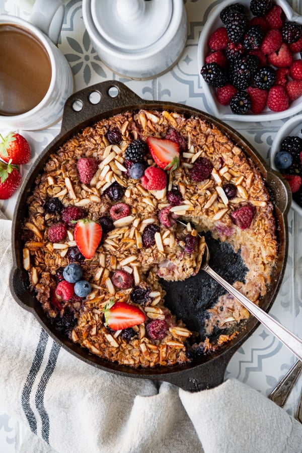 Baked Oatmeal with Almonds and Berries - The Seasoned Mom