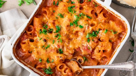 Dump and Bake Creamy Tomato Basil Pasta