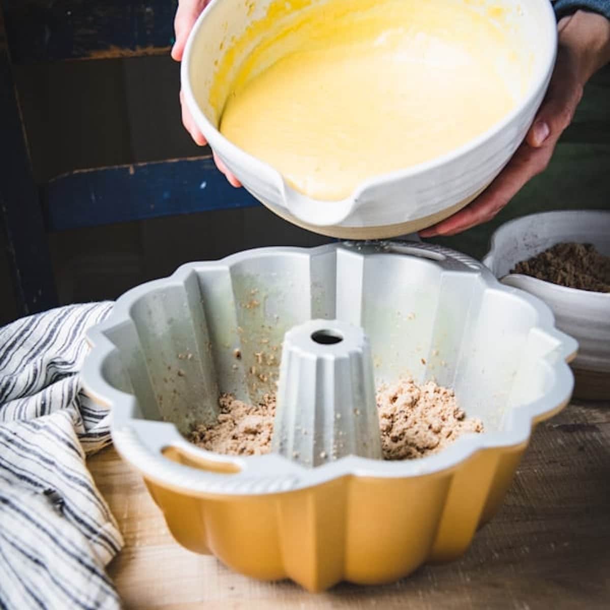 Nordic Ware Non-Stick Round Bundt Charms Cake Pan