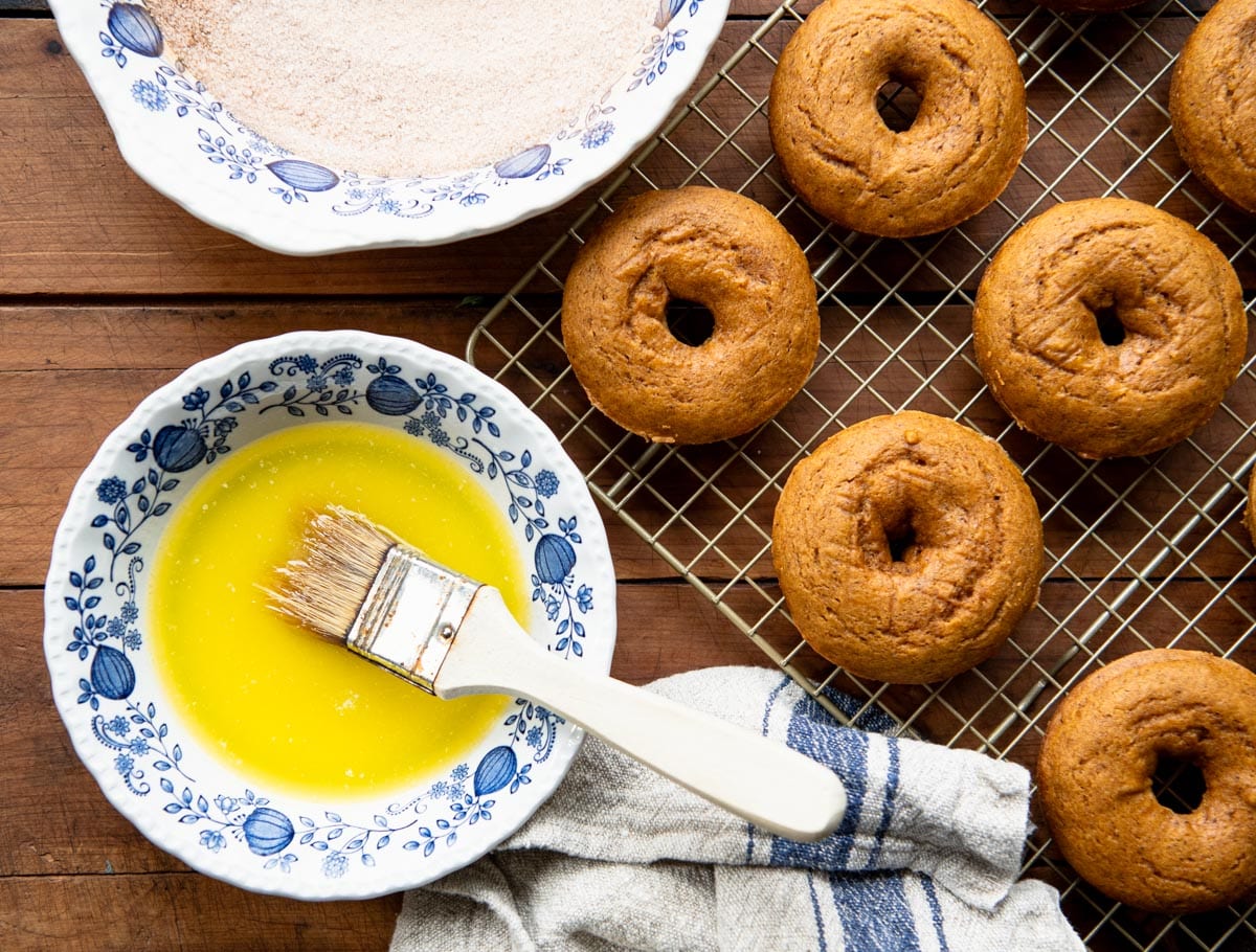 Mini Donut Recipe // Baked Pumpkin Spice Mini Donuts » Lovely Indeed