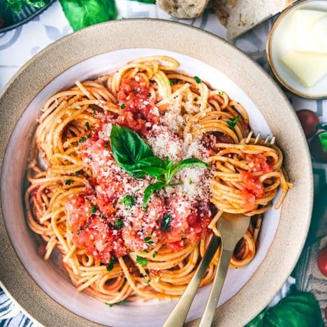 Easy 5-Ingredient Pomodoro Sauce - The Seasoned Mom