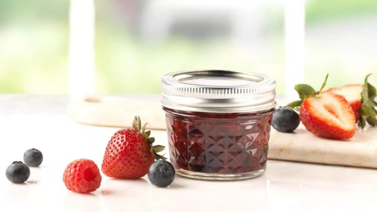 Best canning jars: Ball 4 oz. jelly jar